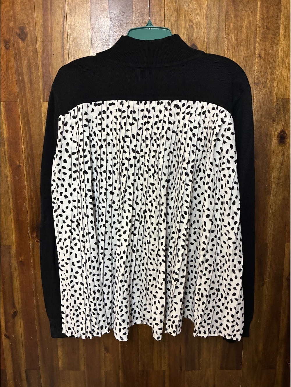 Ann Taylor Black Turtleneck Sweater Pleated Animal Print Flowy Back Size M Chic